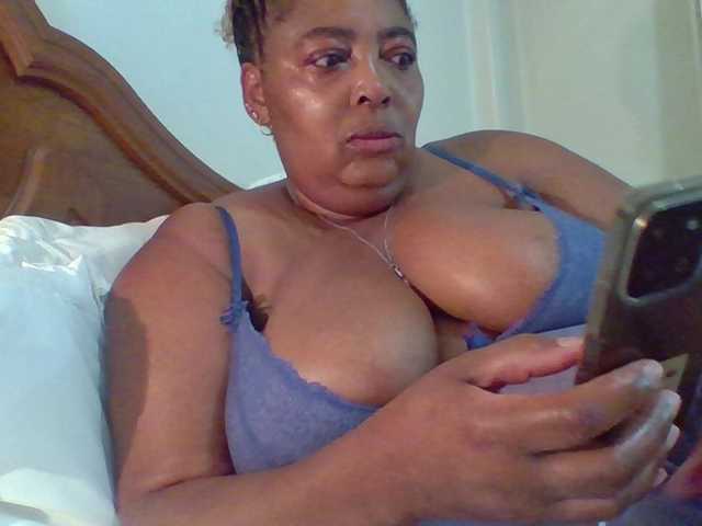 pussylips53's BongaCams show and profile