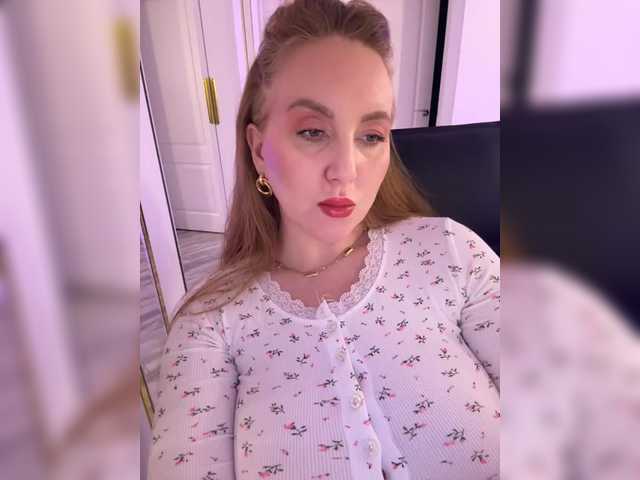 cherryygirl's BongaCams show and profile