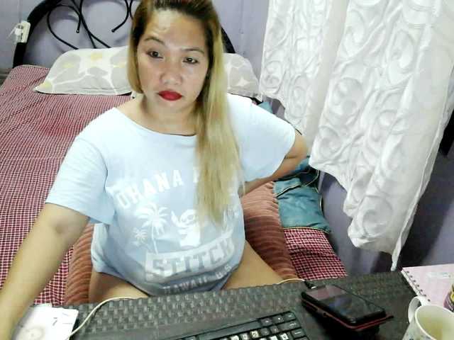 quelly webcam bongacams model stream image