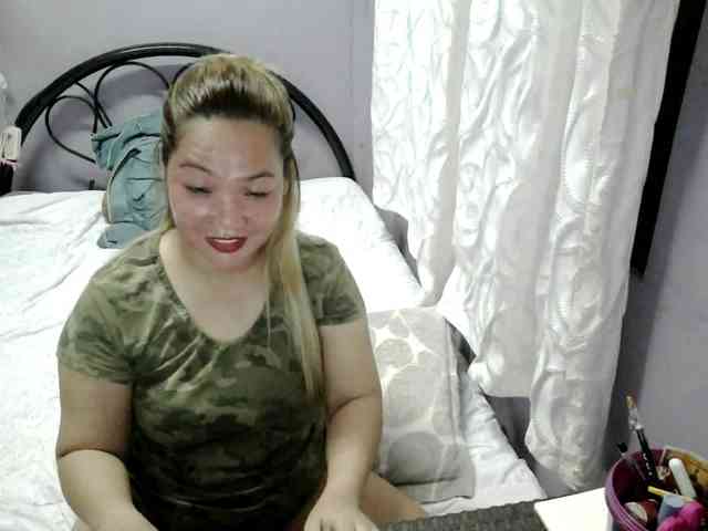 quelly Live Webcam on BongaCams