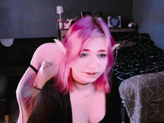 mymoonstar's BongaCams show and profile