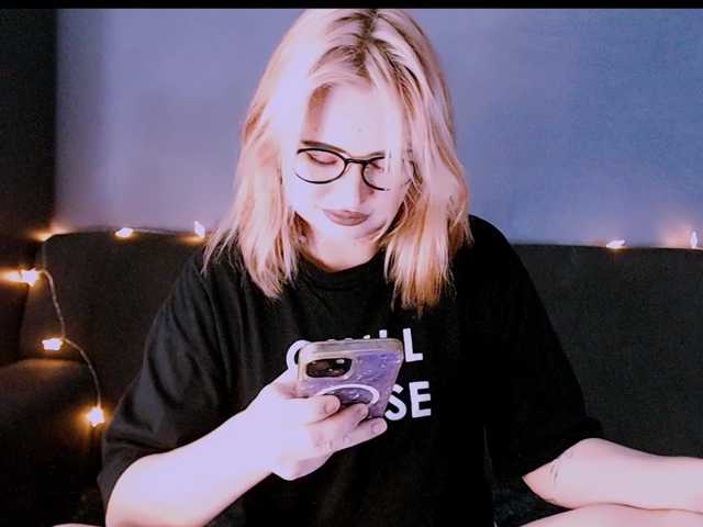 mymoonstar's BongaCams show and profile