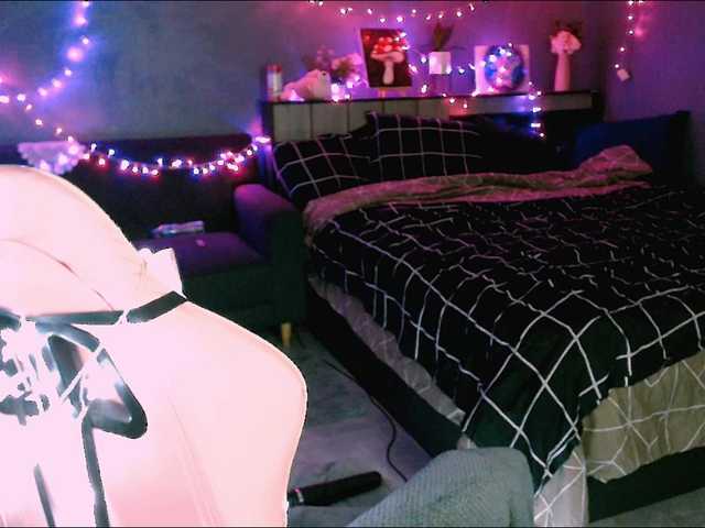 mymoonstar's BongaCams show and profile