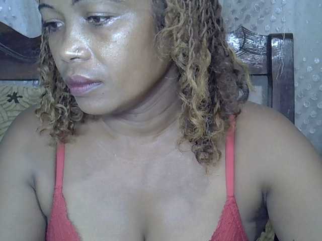 Sexywife1 live cam profile