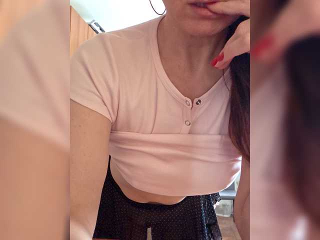 Fox-SEXI's BongaCams show and profile