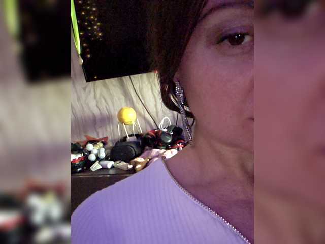 Fox-SEXI's BongaCams show and profile