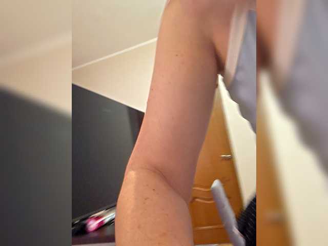 Fox-SEXI's BongaCams show and profile