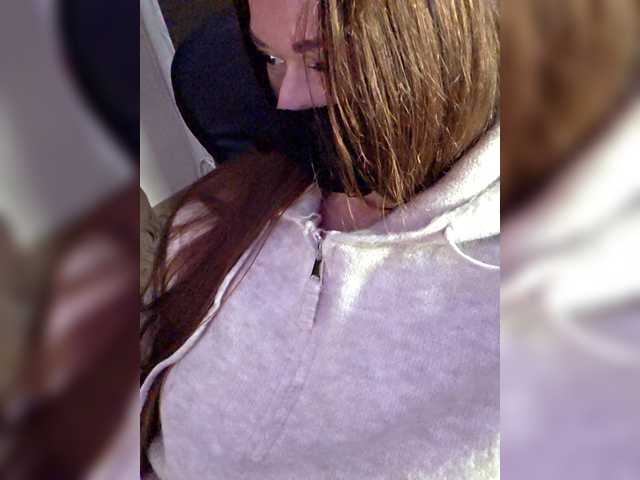 Fox-SEXI's BongaCams show and profile