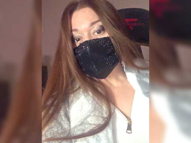 Fox-SEXI's BongaCams show and profile