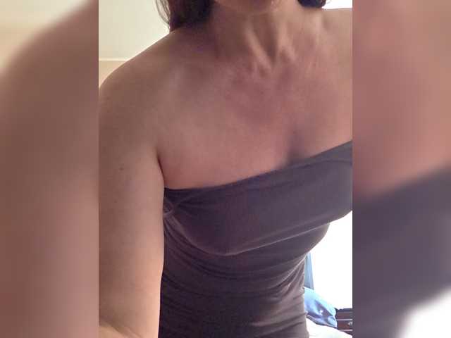 Fox-SEXI's BongaCams show and profile