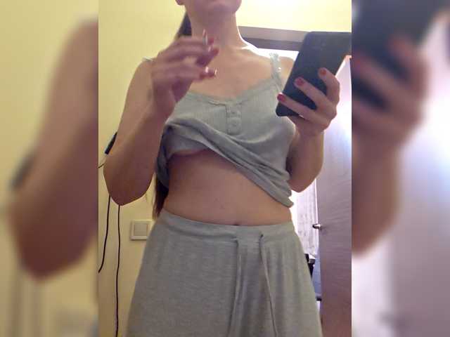 Fox-SEXI's BongaCams show and profile