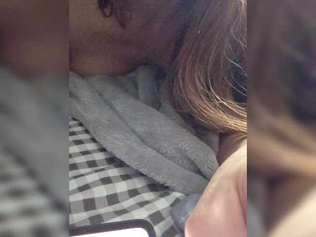 Fox-SEXI's BongaCams show and profile