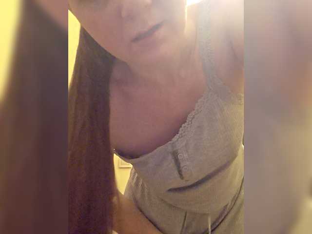 Fox-SEXI's BongaCams show and profile