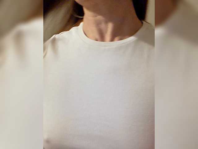 Fox-SEXI's BongaCams show and profile