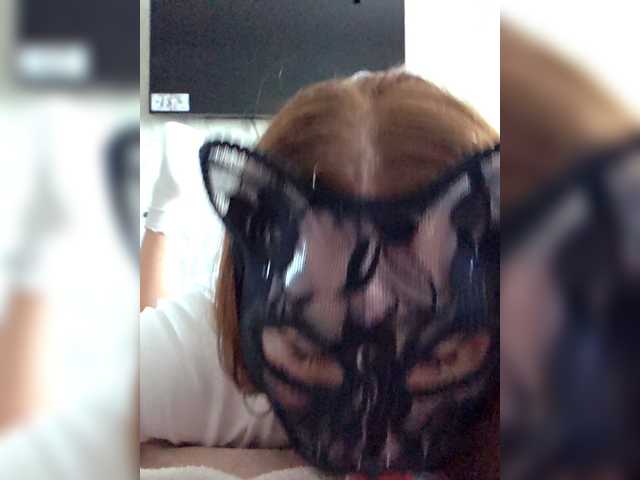 Fox-SEXI's BongaCams show and profile