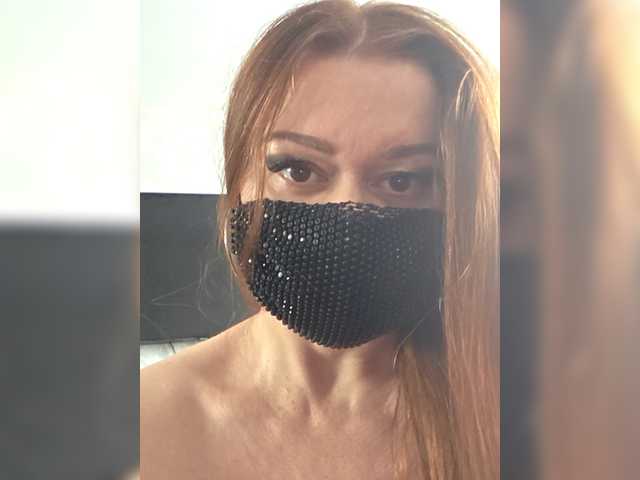 Fox-SEXI's BongaCams show and profile