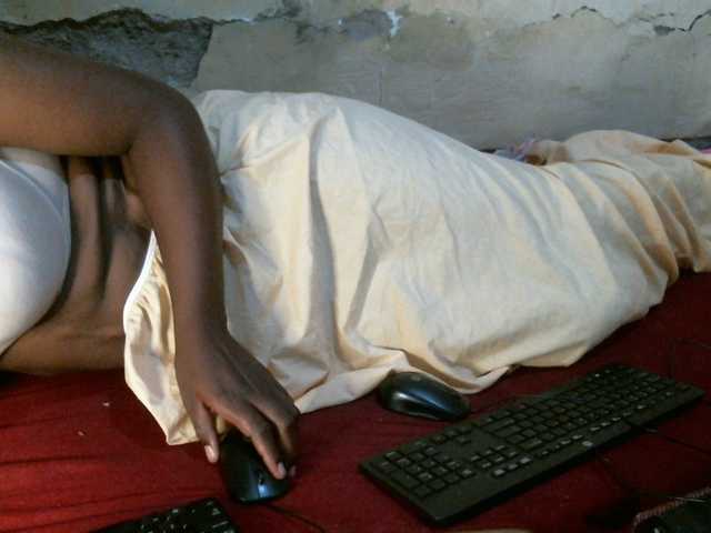 Vivvy-Queen webcam bongacams model stream image