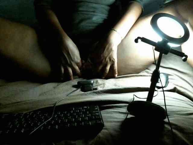 Vivvy-Queen webcam