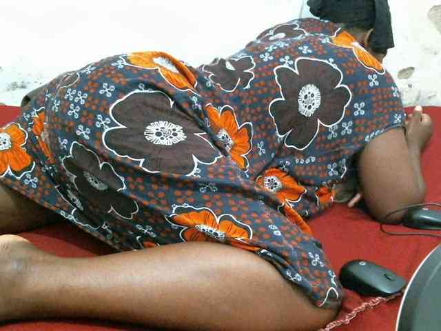 Vivvy-Queen webcam