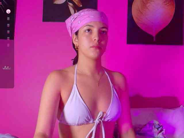 hornylittleanny webcam