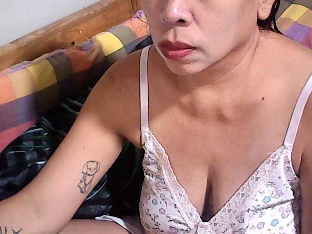 Holygurly webcam bongacams model stream image