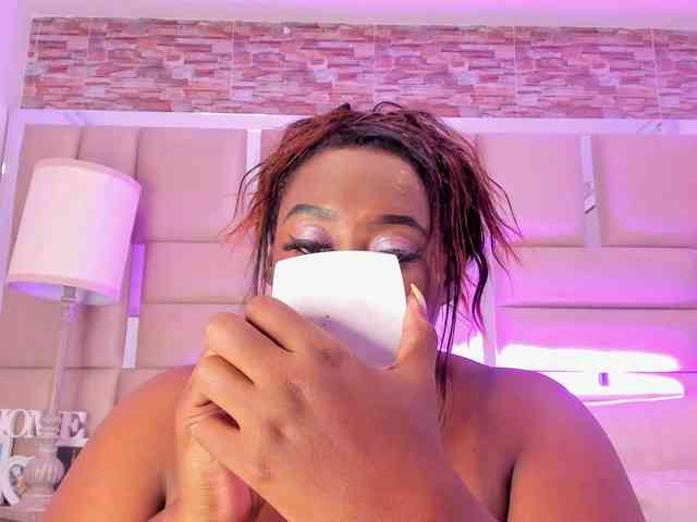 ShaniaBrown webcam
