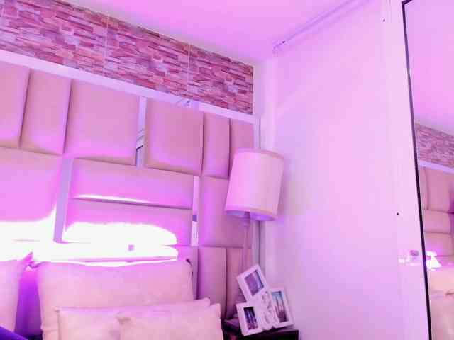ShaniaBrown webcam