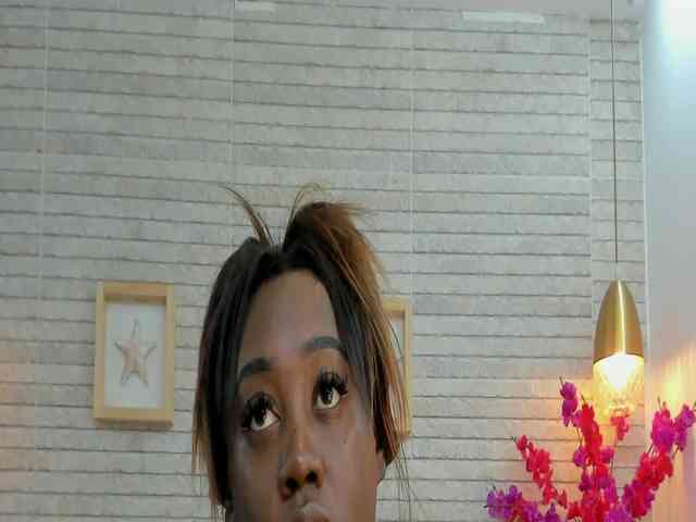 ShaniaBrown webcam