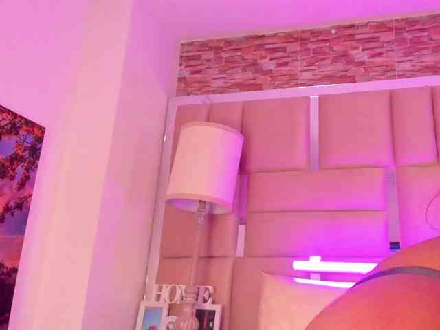 ShaniaBrown webcam