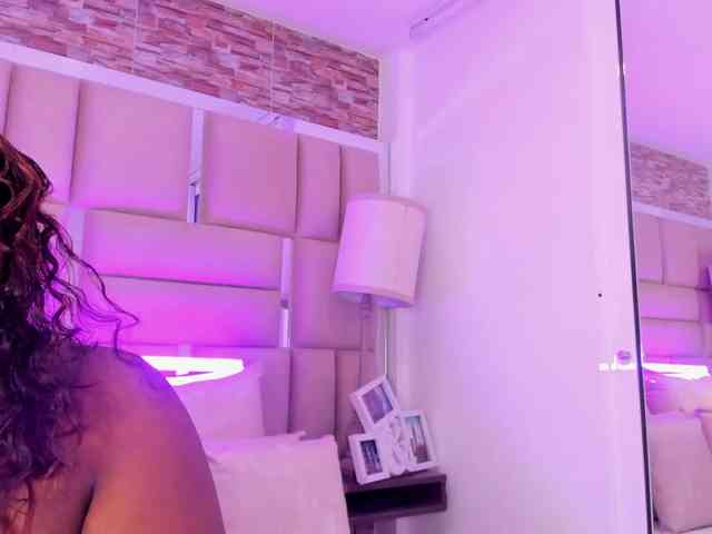 ShaniaBrown webcam