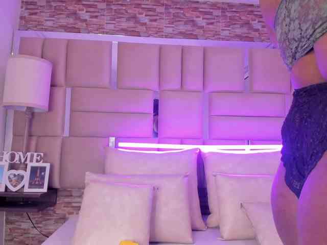 ShaniaBrown webcam