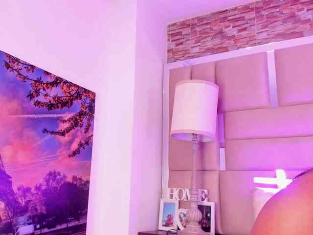 ShaniaBrown webcam