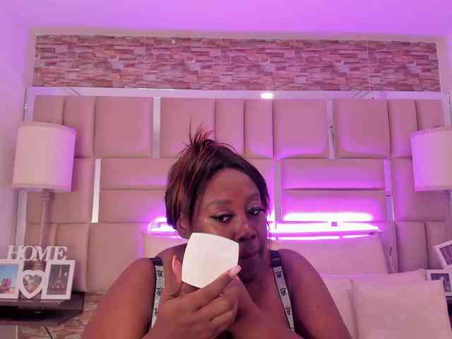 ShaniaBrown webcam