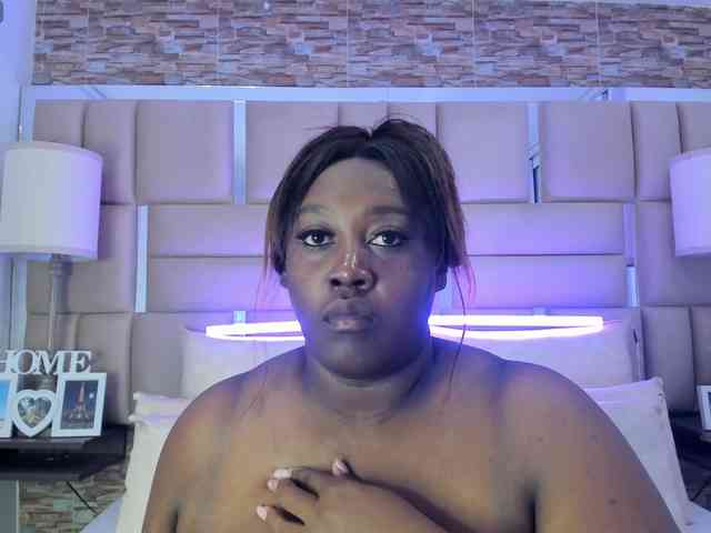 ShaniaBrown webcam