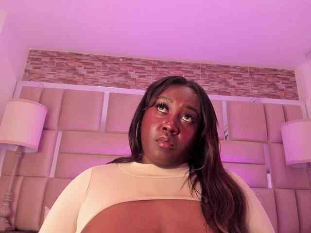 ShaniaBrown webcam