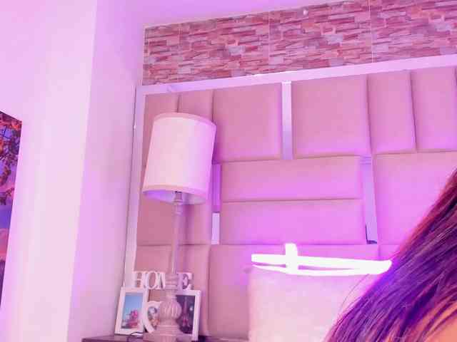 ShaniaBrown webcam