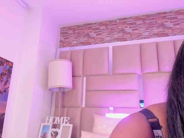 ShaniaBrown webcam