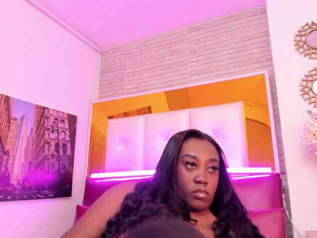 ShaniaBrown webcam
