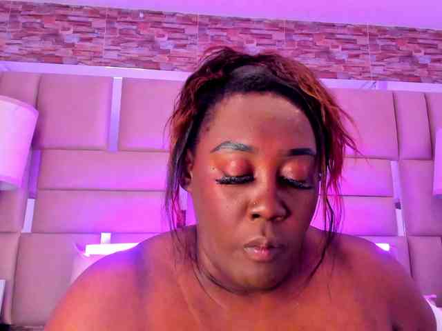 ShaniaBrown webcam