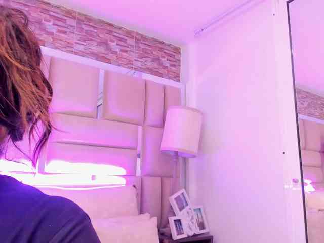 ShaniaBrown webcam