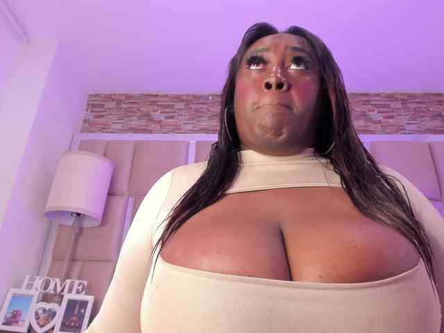 ShaniaBrown webcam