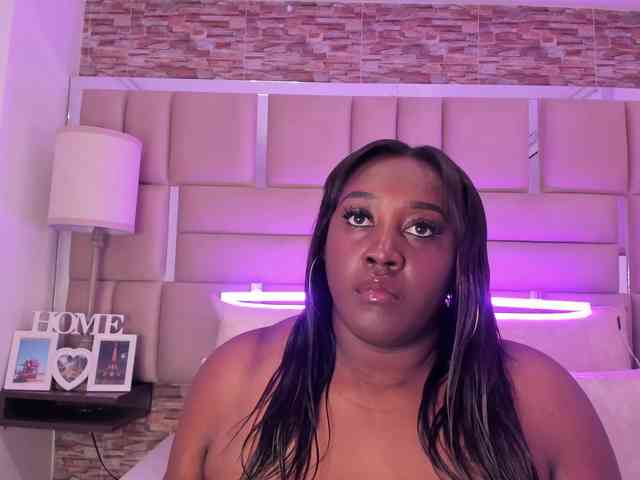 ShaniaBrown webcam