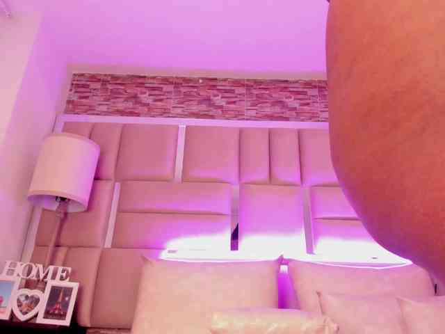 ShaniaBrown webcam