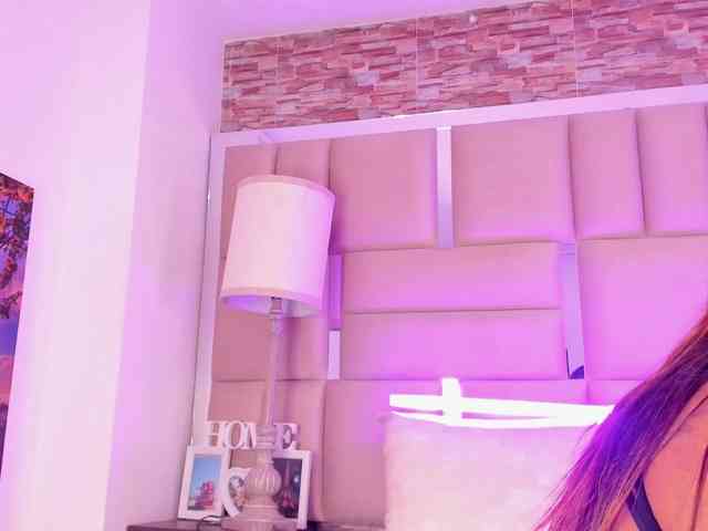 ShaniaBrown webcam