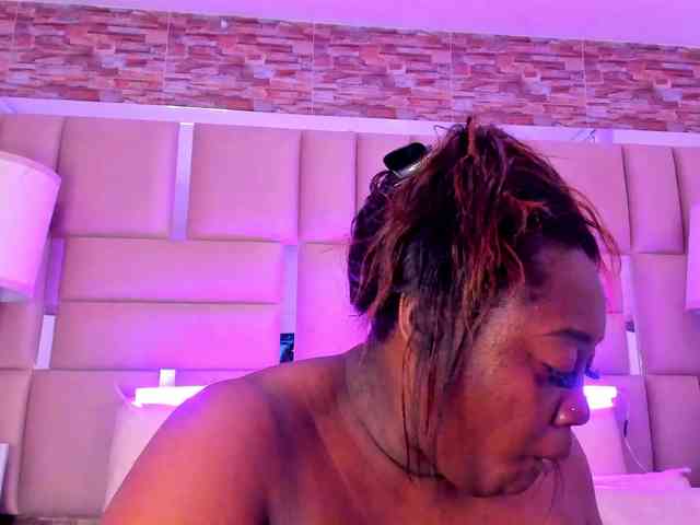 ShaniaBrown webcam