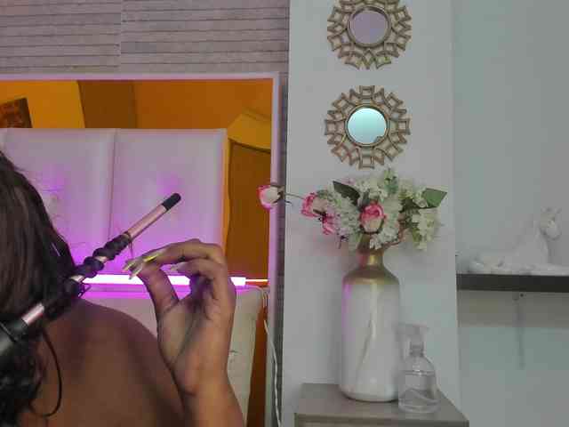 ShaniaBrown webcam
