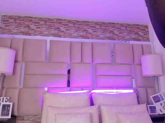 ShaniaBrown webcam