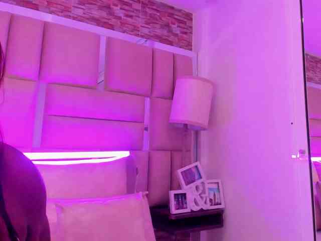 ShaniaBrown webcam