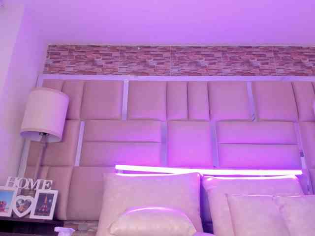 ShaniaBrown webcam