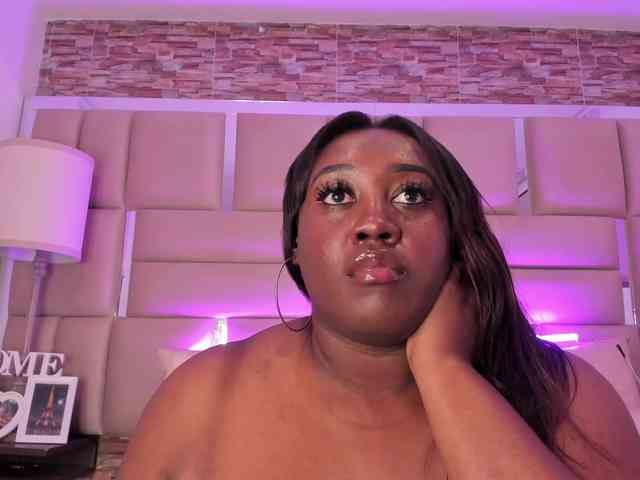 ShaniaBrown webcam